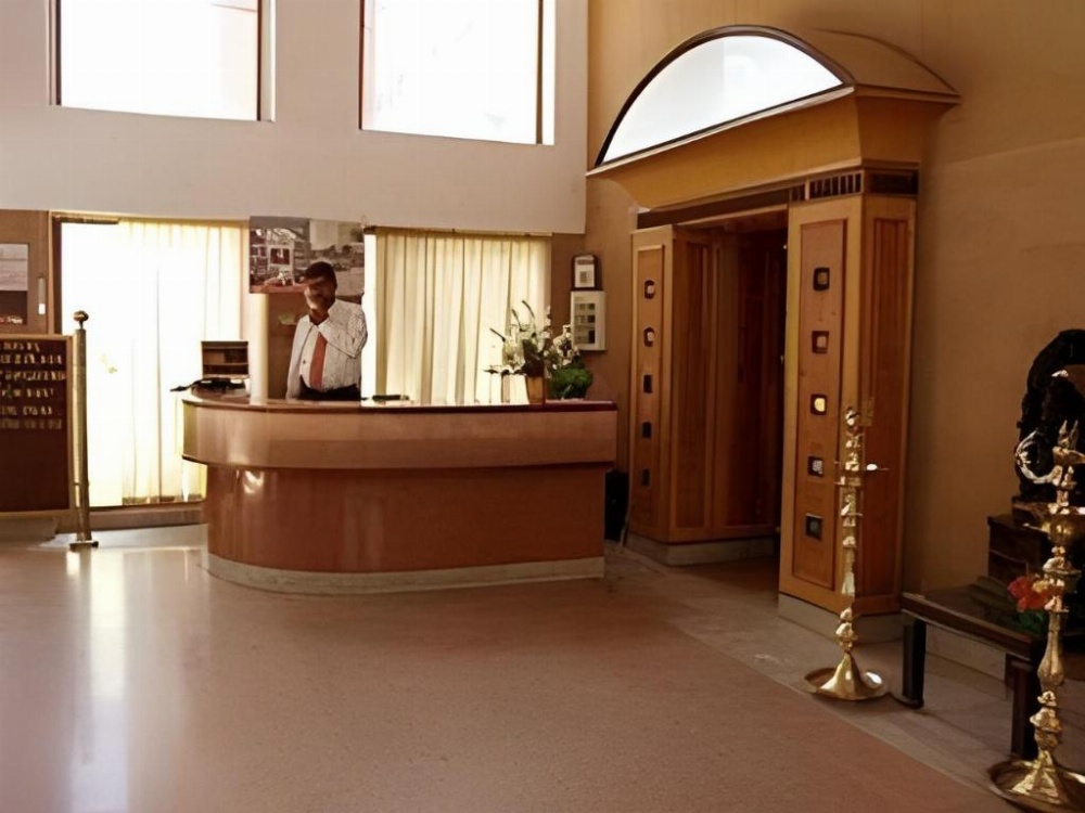 Palace Plaza Main image